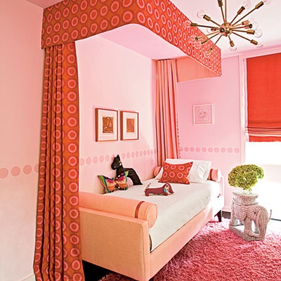 Shades of pink with day bed