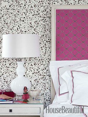 Splatter wallpaper in bedroom