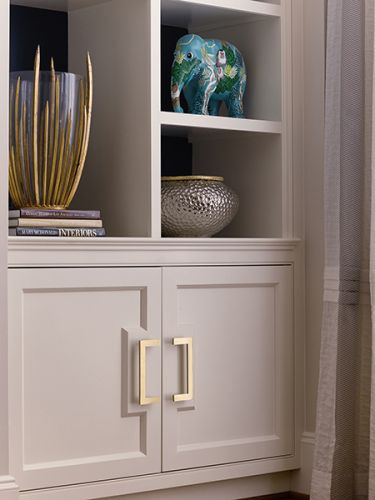 bookcase detail - Laura Casey Interiors 